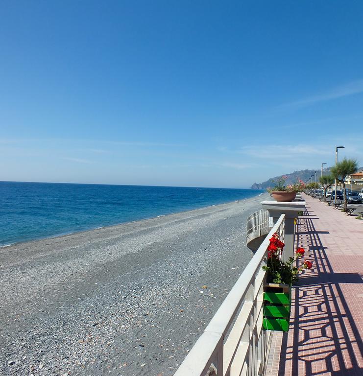 Bed and Breakfast La Zagara Furci Siculo Exterior foto